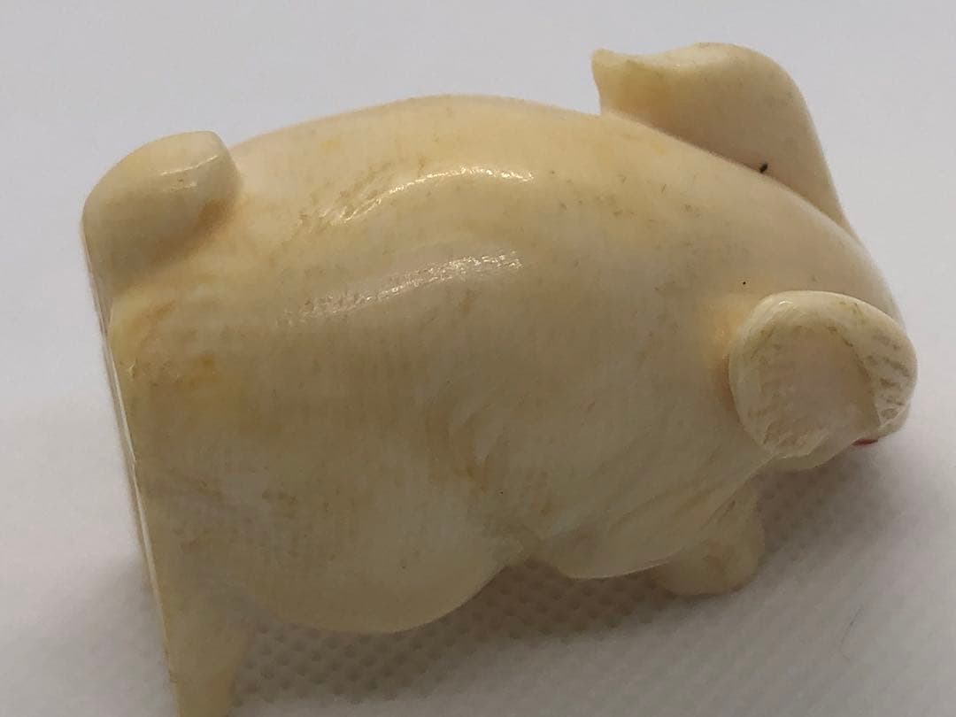 根付　兔　時代物　マンモス牙　提げ物　彫刻 サイズ：48.2cm 重さ：40g