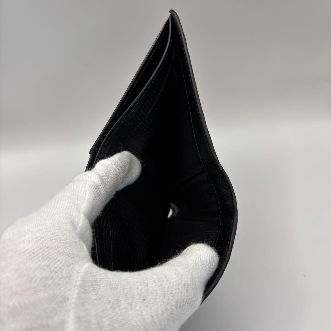 DIESEL 二つ折り財布　ブラック　型押し　D ロゴ　エンボス　シルバー