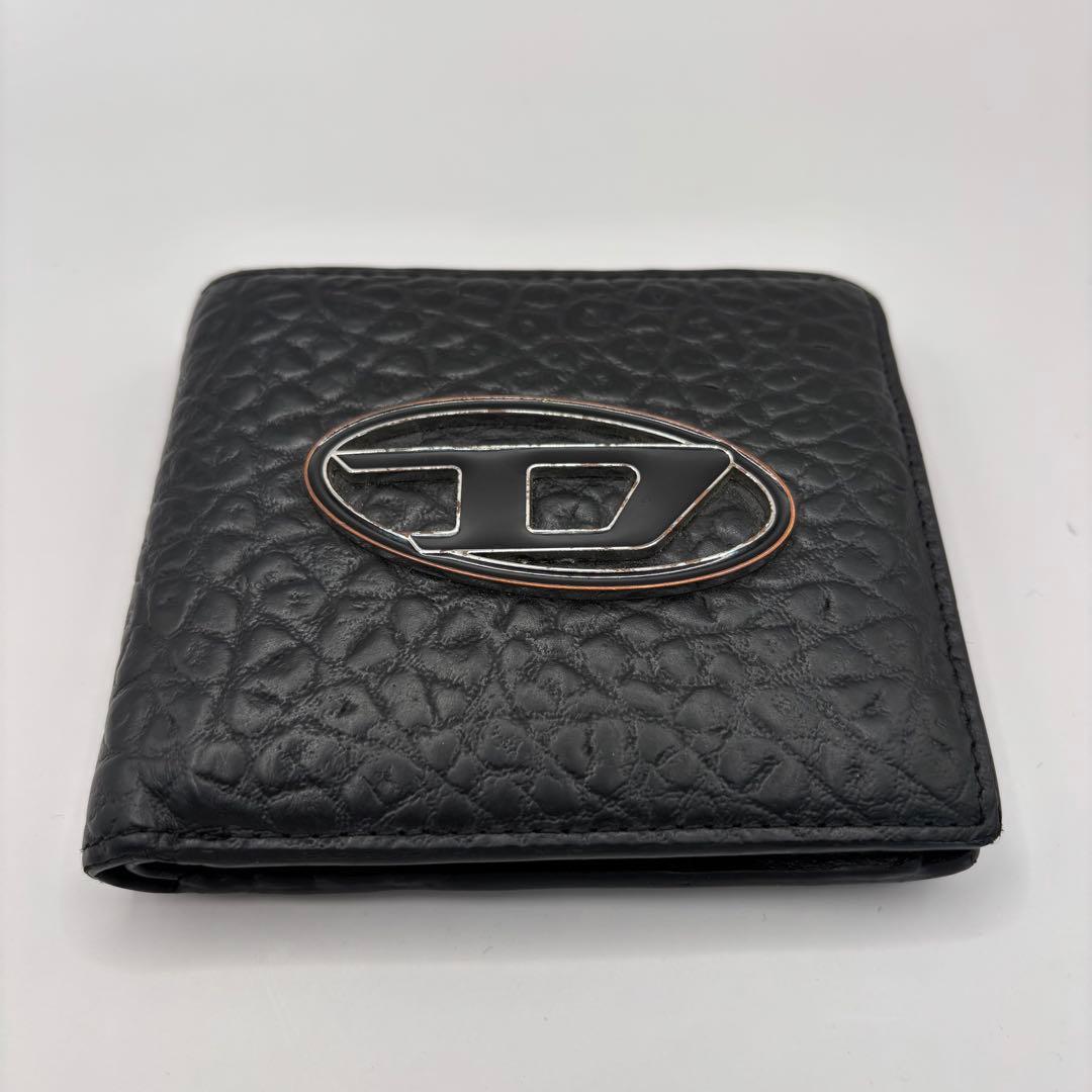 DIESEL 二つ折り財布　ブラック　型押し　D ロゴ　エンボス　シルバー