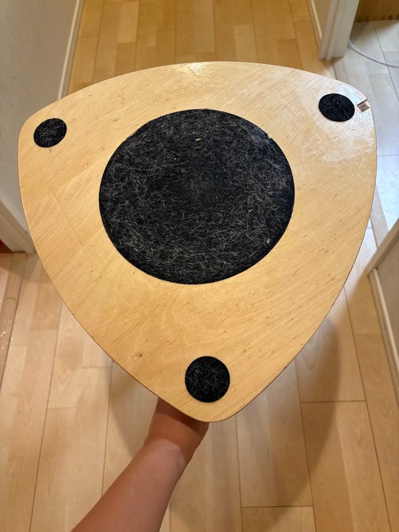 【cosin】赤い帽子のキッチンスツール 旭川家具　メープル　天然木