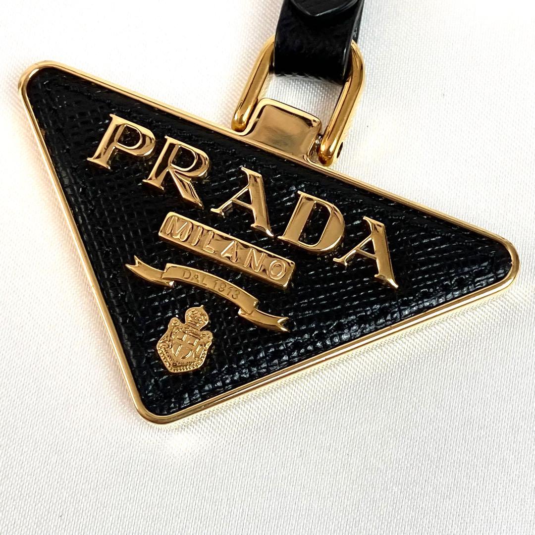【極美品】PRADA キーホルダー　サフィアーノレザー　三角ロゴ　ゴールド金具