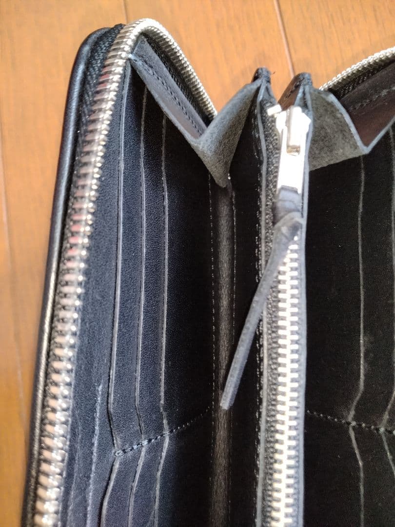 パイロットリバー　レッドムーン　黒いレザー編み込み長財布