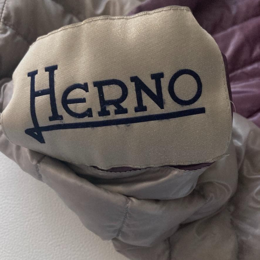 【 れいれい】HERNO　リバーシブル 半袖 ダウンジャケット 軽量 42