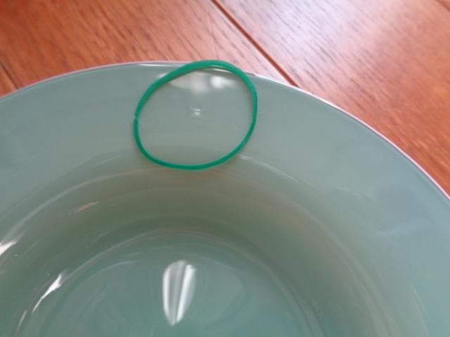 黒川登紀子さん　イザールブルーのグラスとプレートセット