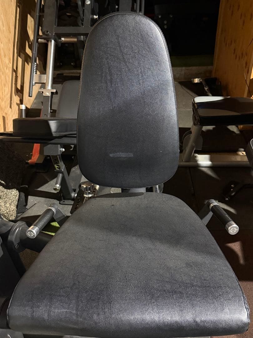 GYM80 レッグエクステンション