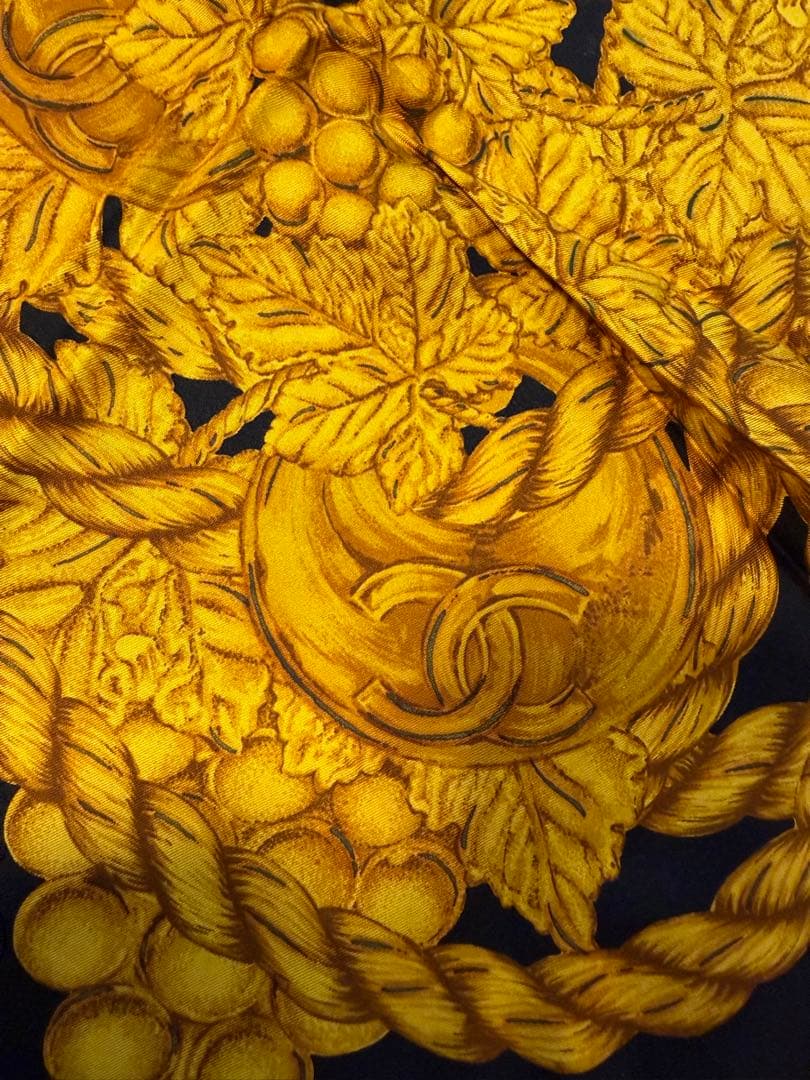 超美品 大判ビンテージ CHANEL シルクスカーフ 花柄 黒/金