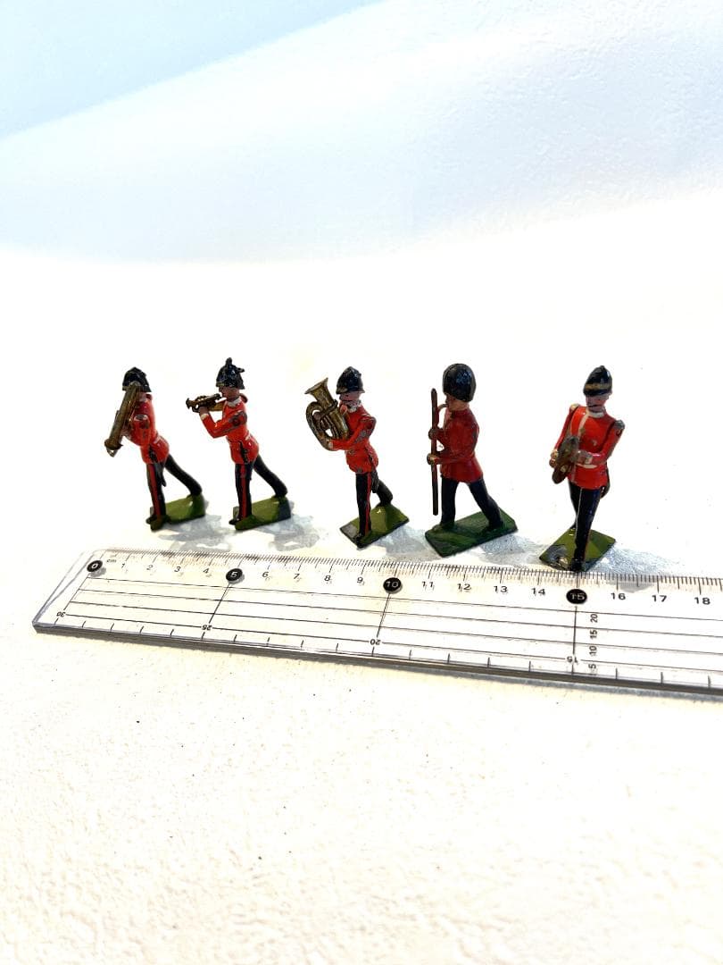 ミニチュアのフィギュア　5パーツ 音楽隊　イギリス兵隊