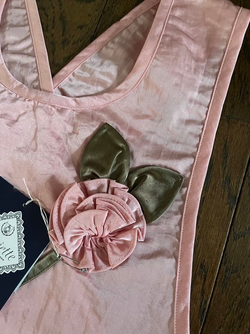 新品タグ付☆L'assiette ラシェット☆花モチーフが可愛いエプロン　ピンク