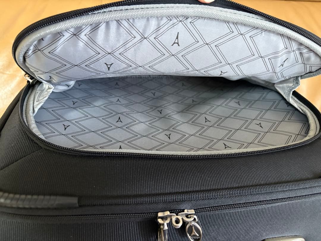 週末値下げTravelpro Crew10 Rolling Tote