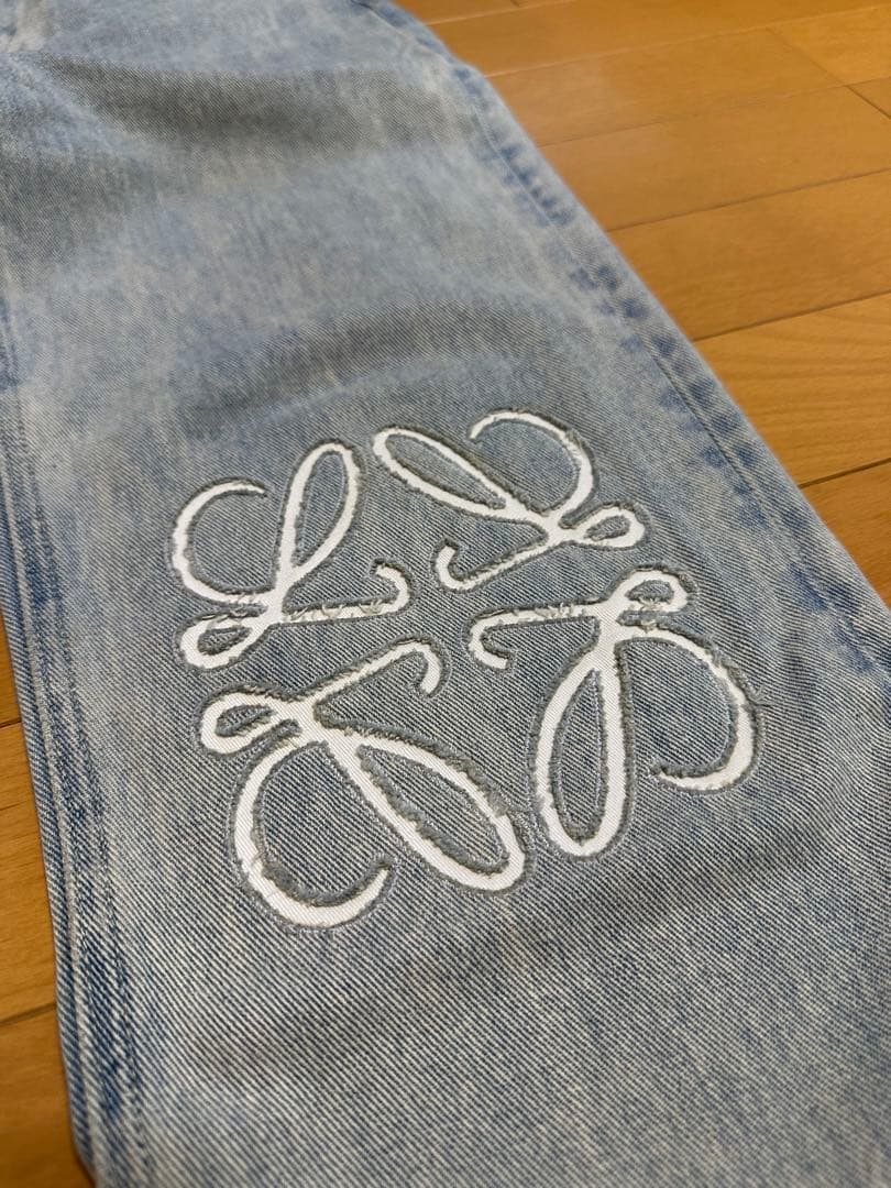 LOEWE ボタンフライジーンズ