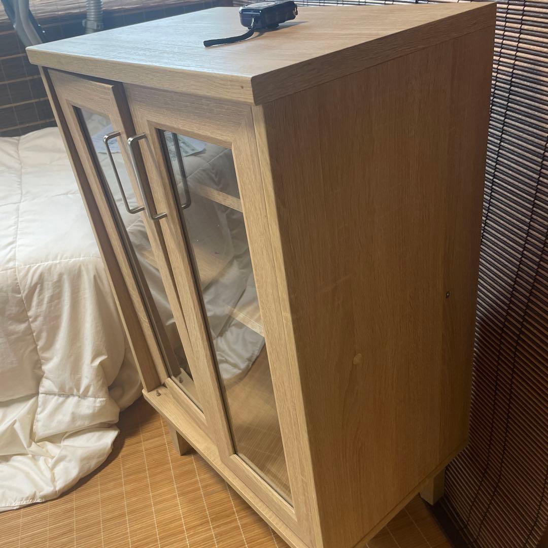 木製ガラス扉キャビネット
