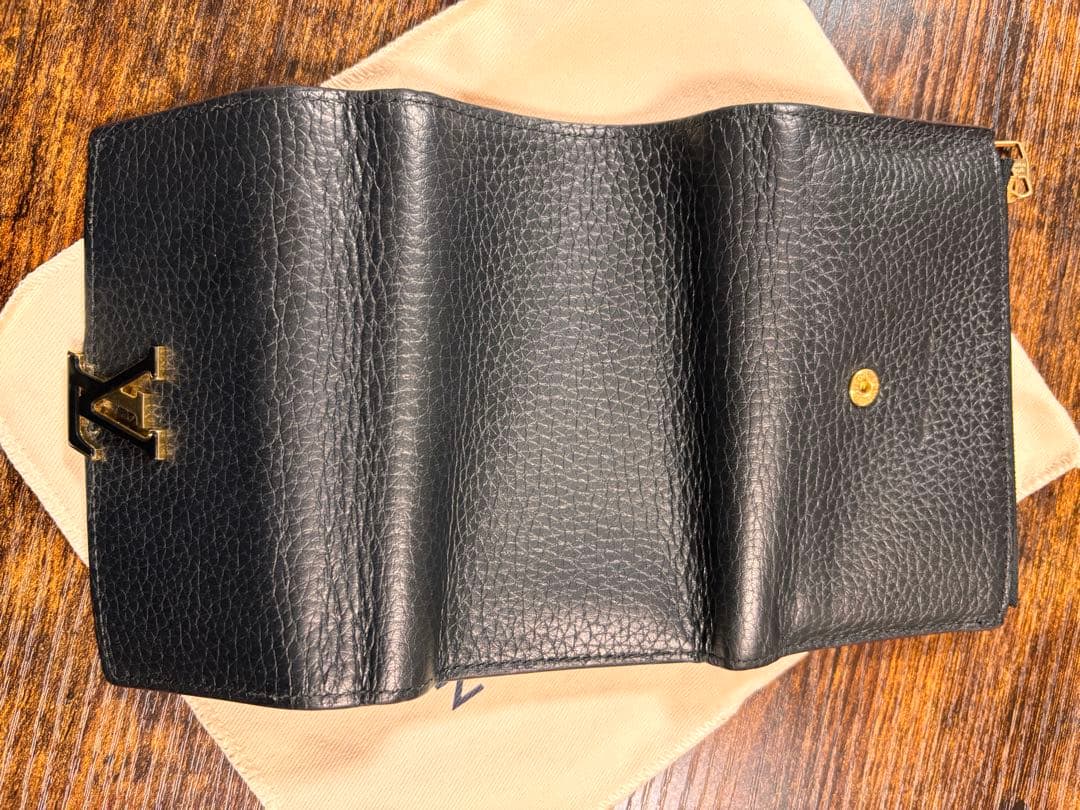 LOUIS VUITTON ポルトフォイユ・カプシーヌ コンパクト