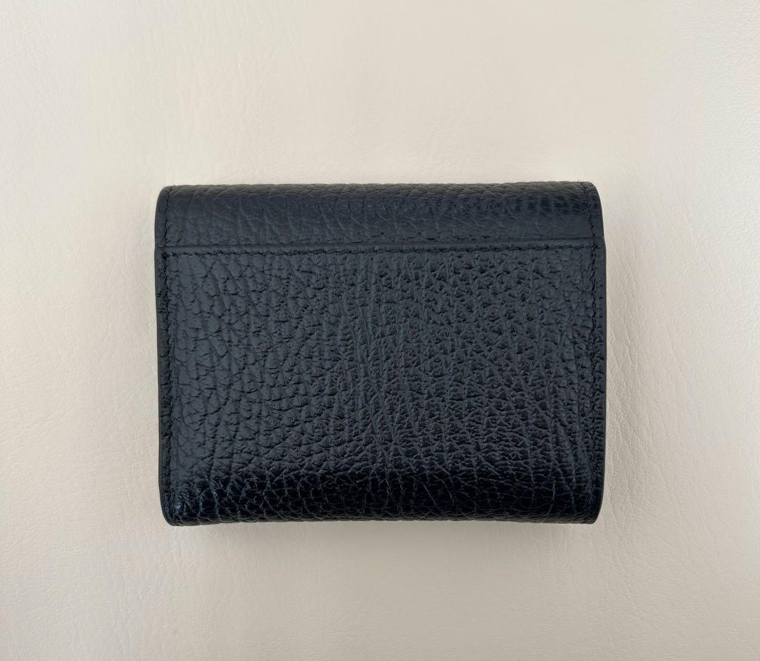 メゾンマルジェラ　三つ折り財布　ステッチ　コンパクトウォレット　ブラック　レザー