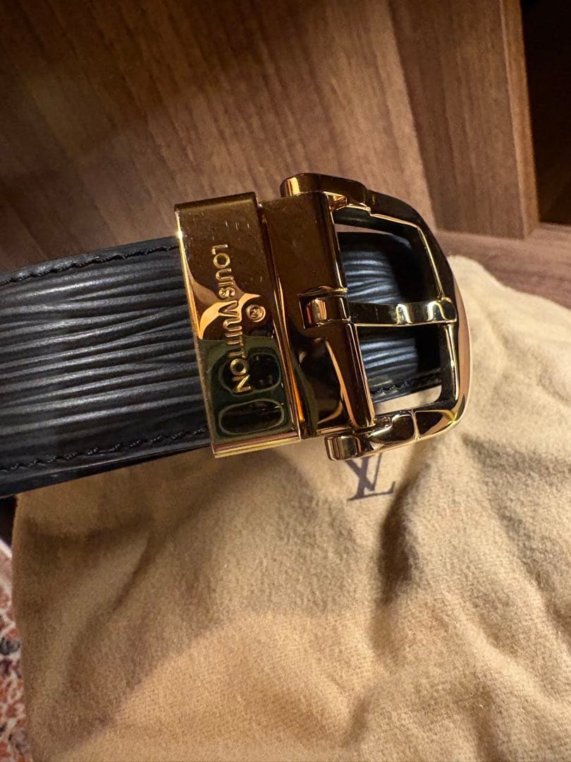 Louis Vuitton ブラック ベルト ゴールドバックル