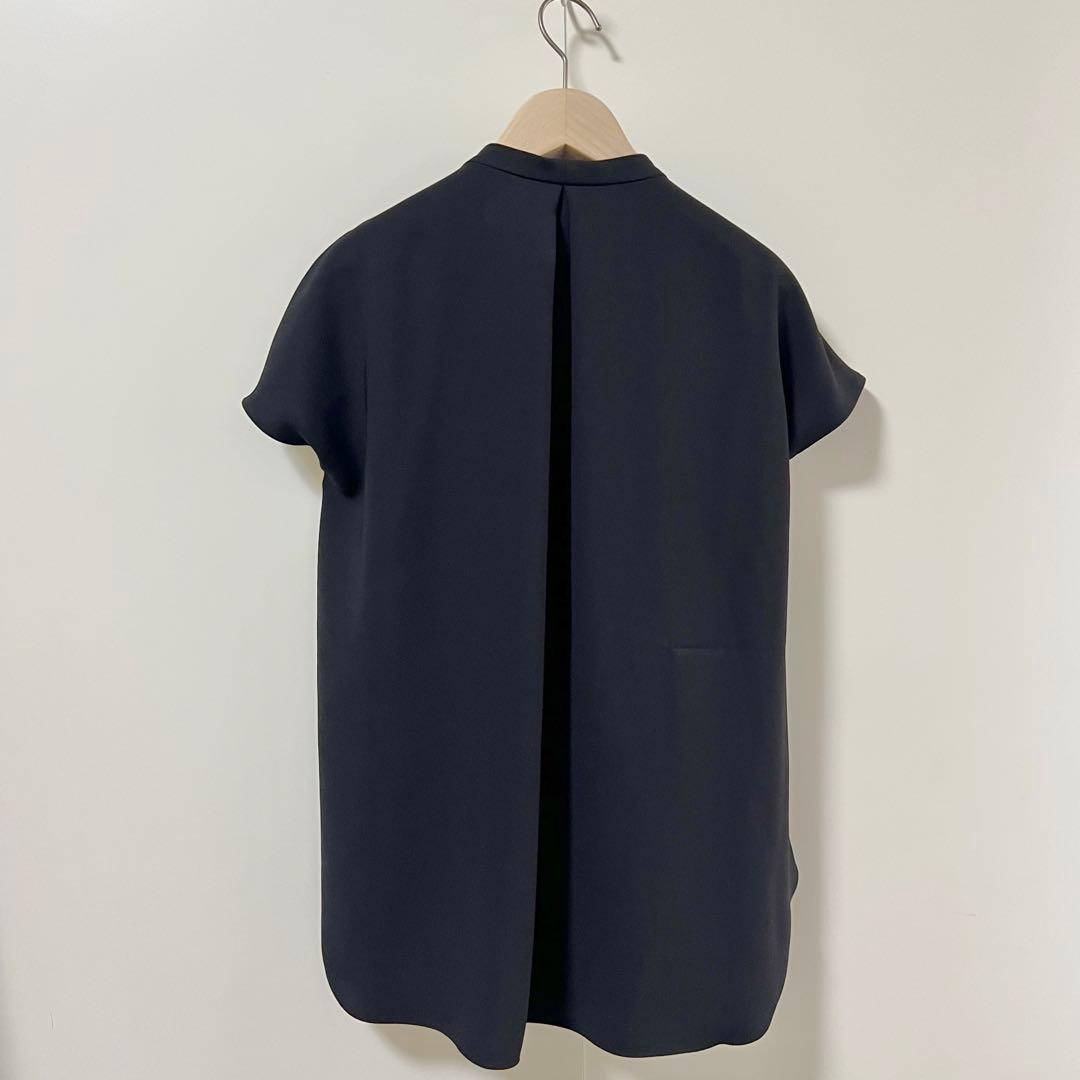 theory luxe 22SS 完売 ウォッシャブル キーネック ブラウス