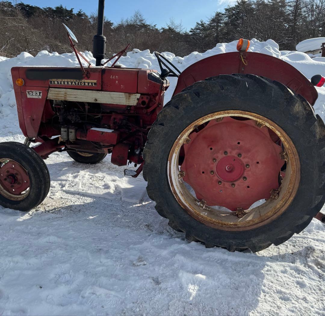 コマツインターナショナル５２３　トラクター　ジャンク品