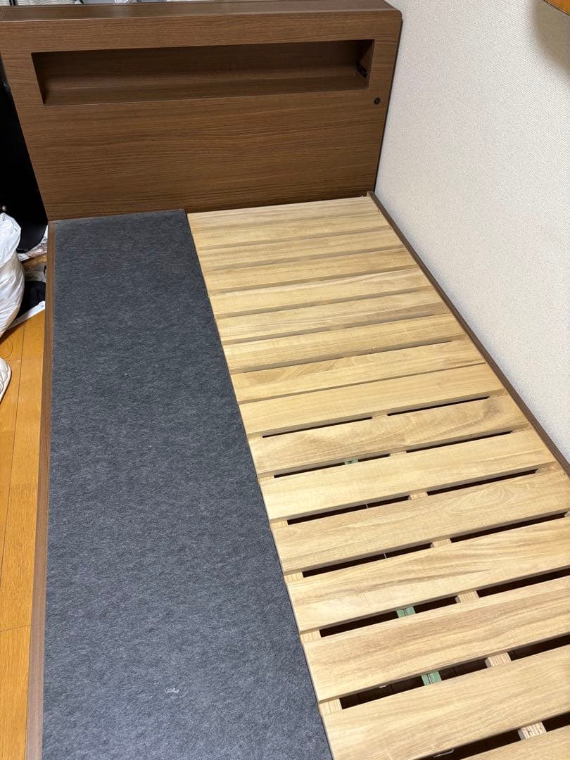 シモンズ セミダブル木製ベッドフレーム 引き出し付き　定価15万程度