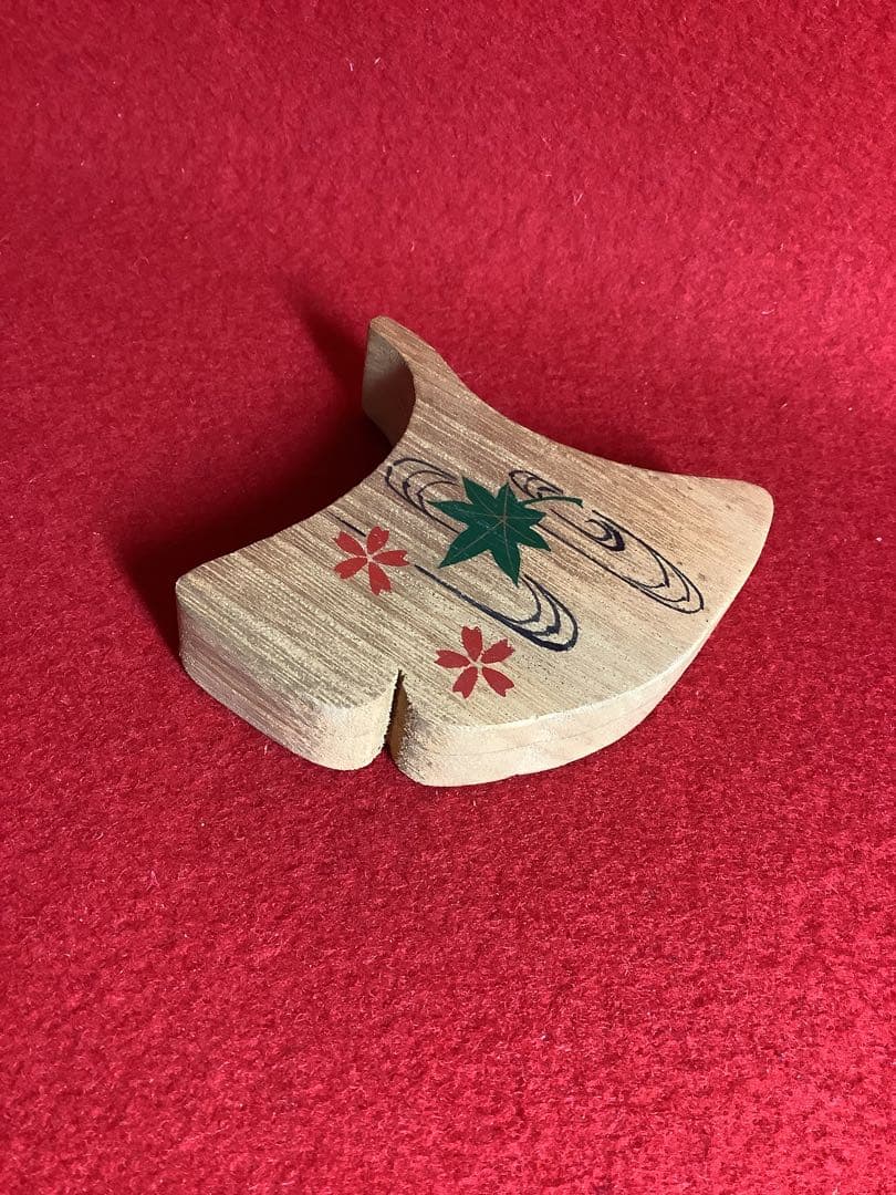 香合　銀杏型　桐製　観世水　紅葉桜柄　【中古美品】