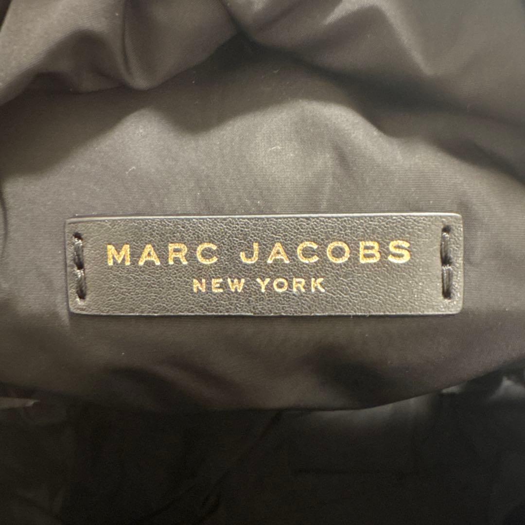 MARC JACOBS ブラックキルティングバックパック FS250 中古品