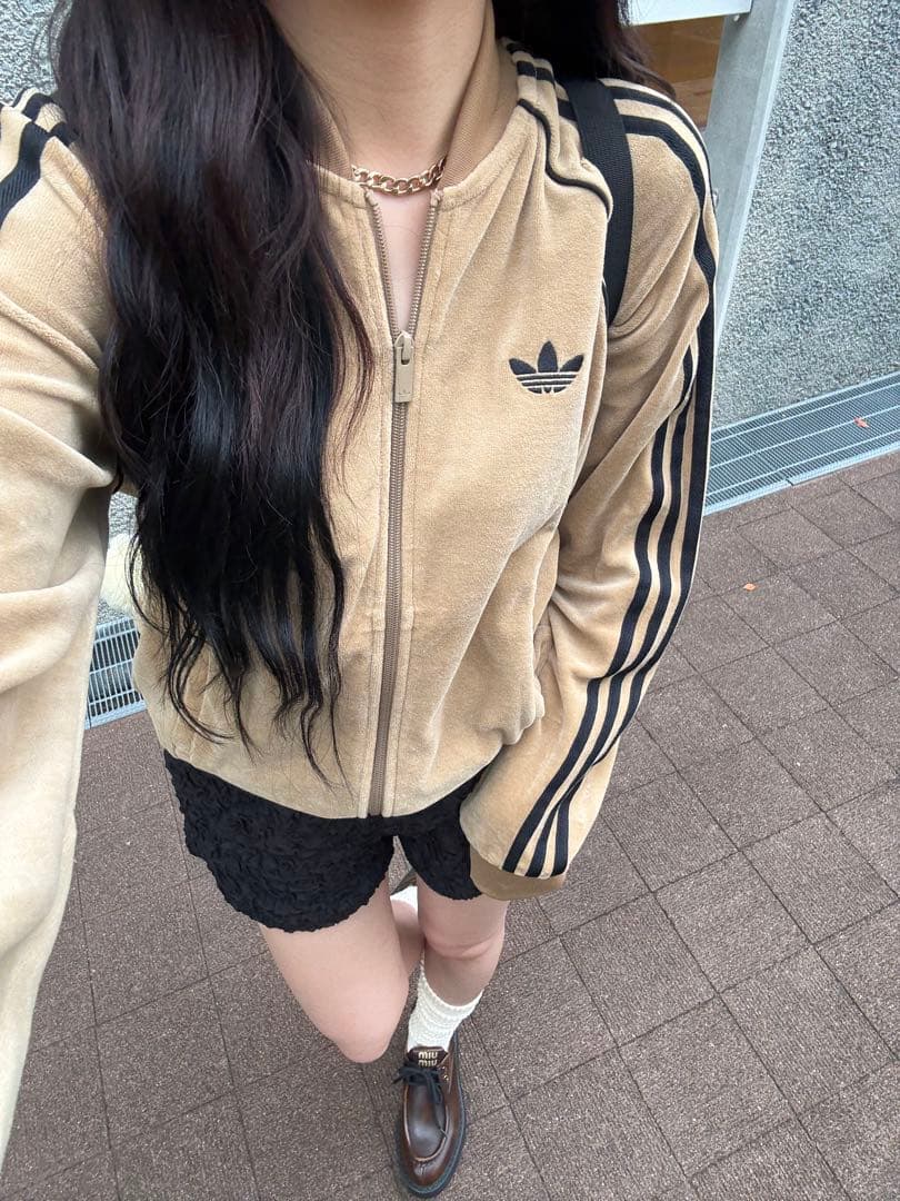 adidas ベージュ トラックジャケット