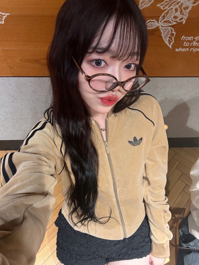 adidas ベージュ トラックジャケット