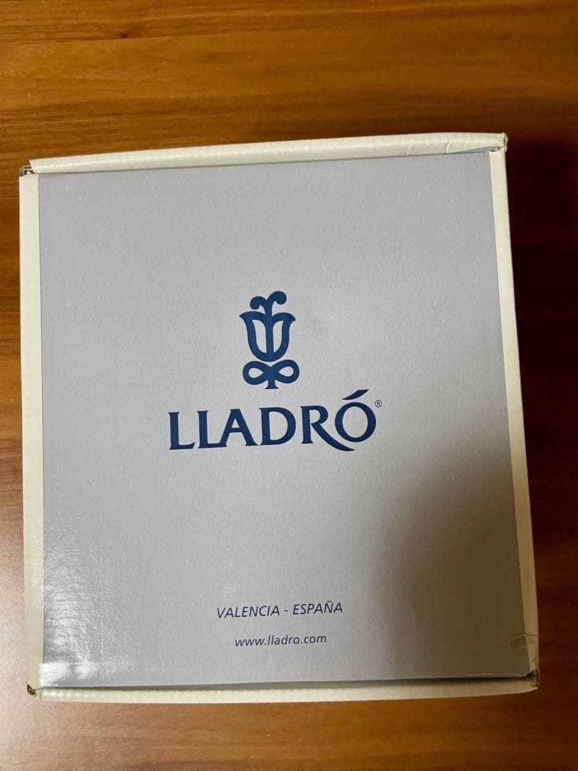 リアドロ「楽しいかくれんぼ　フィギュリン」新品同様で未使用の美品です。