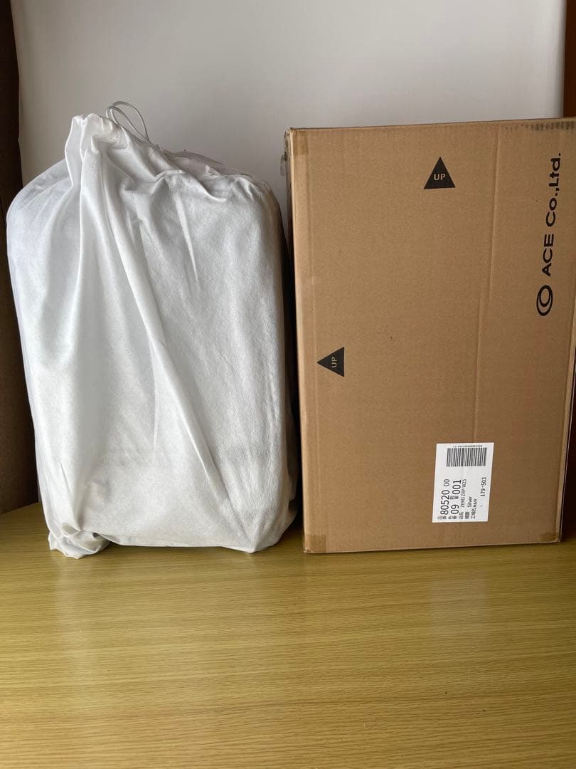 【ZERO HALLIBURTON】軽量スーツケース 機内持ち込み　シルバー