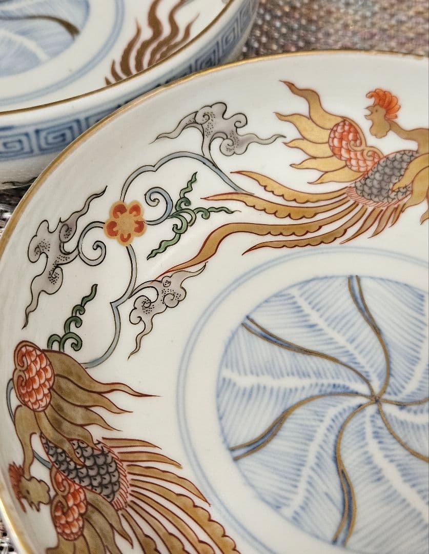 上作品❗江戸時代後期　古伊万里　錦手　金彩色絵　見込に捻り文様　鳳凰図　深皿2客