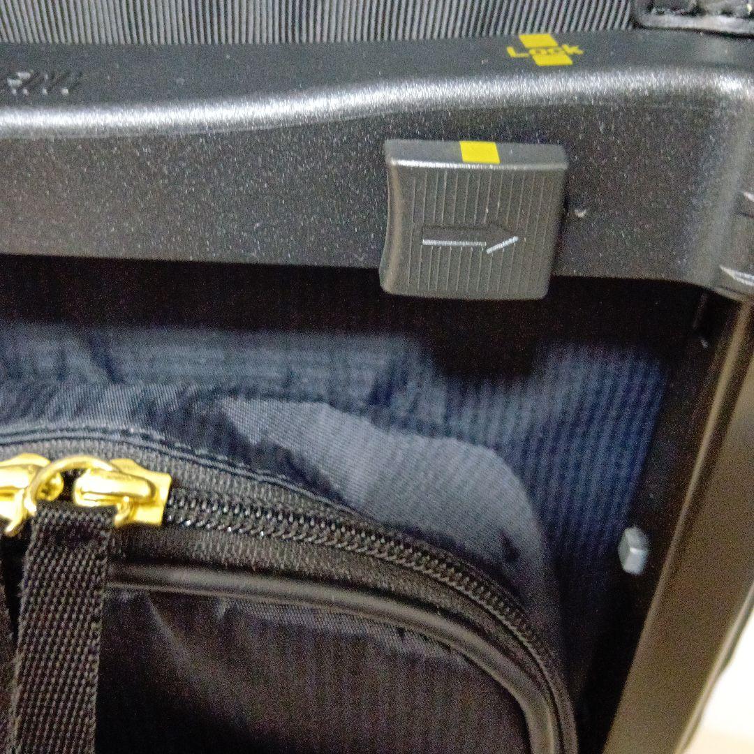 SWANY　スワニー4輪 キャリーバック　ケース 黒にリボン　ストッパー付き