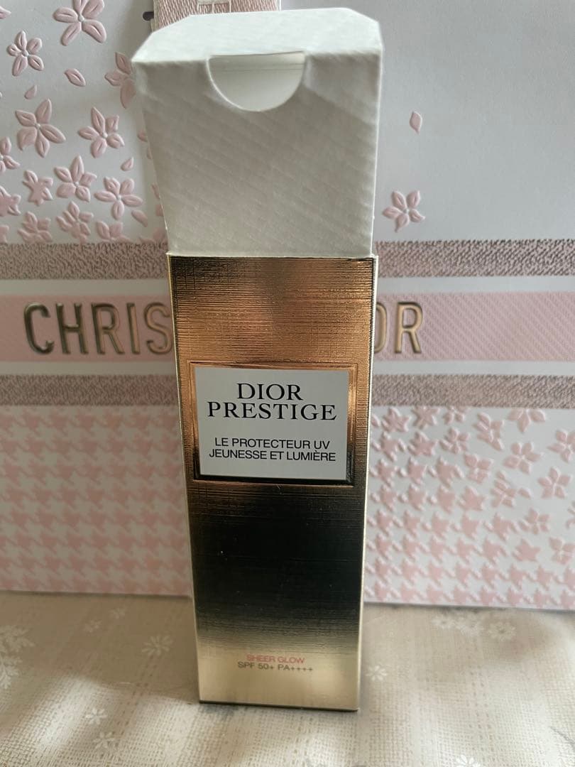 Dior Prestige UVプロテクター SPF50+ プレステージホワイト