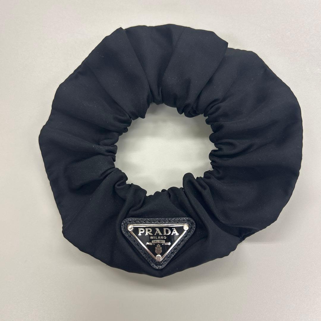 正規品　PRADA 黒 シュシュ　リナイロン