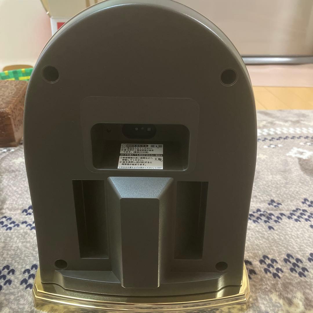 SEIKO セイコー電波置き時計　回転飾りつき