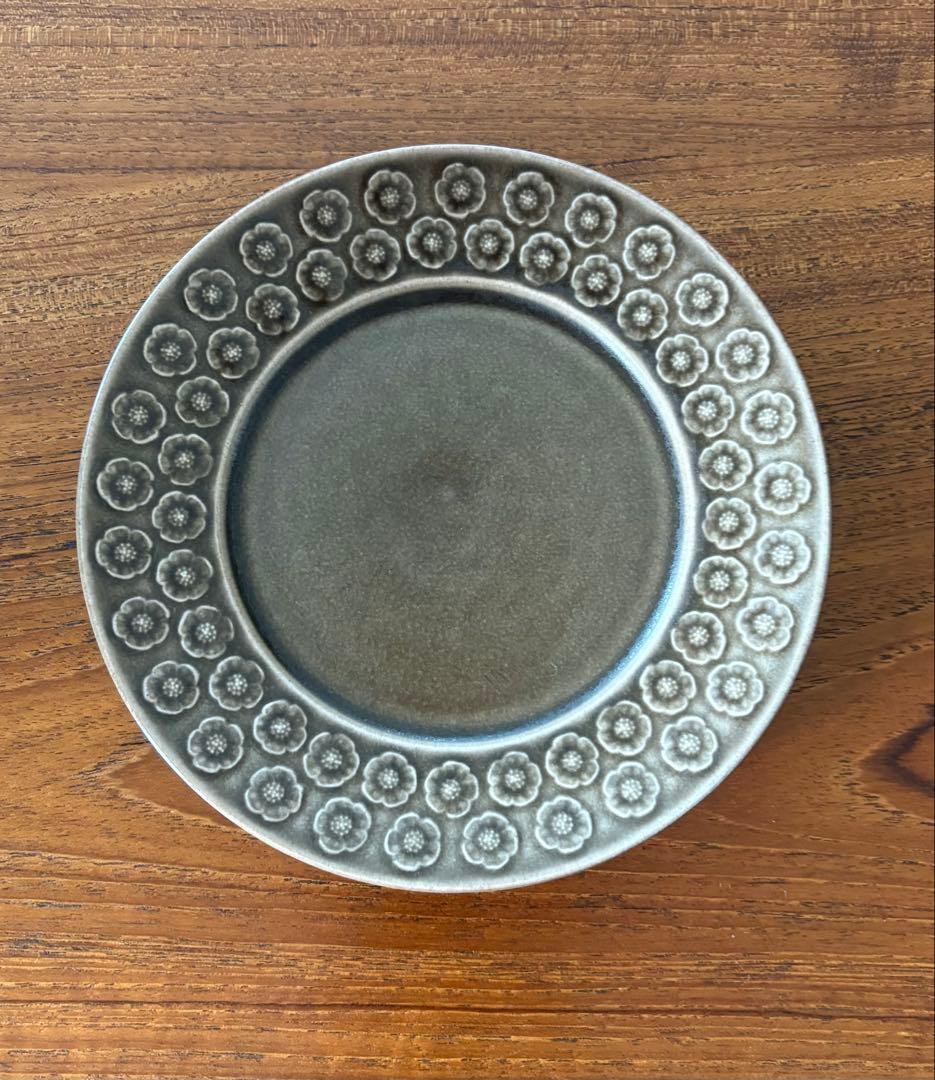 クイストゴー アズール PLUM Umbra ケーキプレート　ブラウン