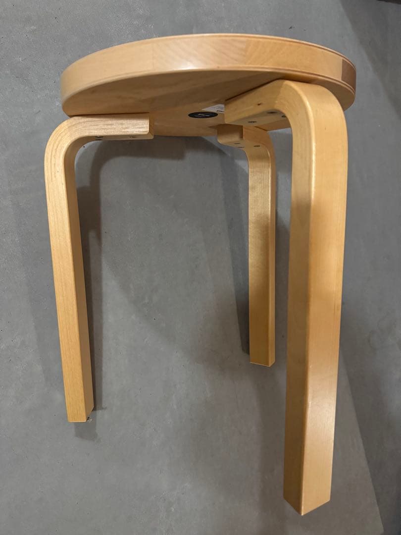 artek スツール　3本足