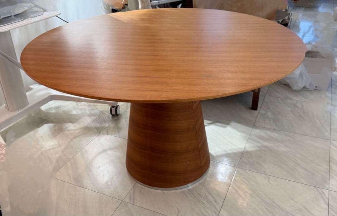 モーダエンカーサ　ダイニングテーブル　テンポ　ラウンド　丸型　細かな傷あり