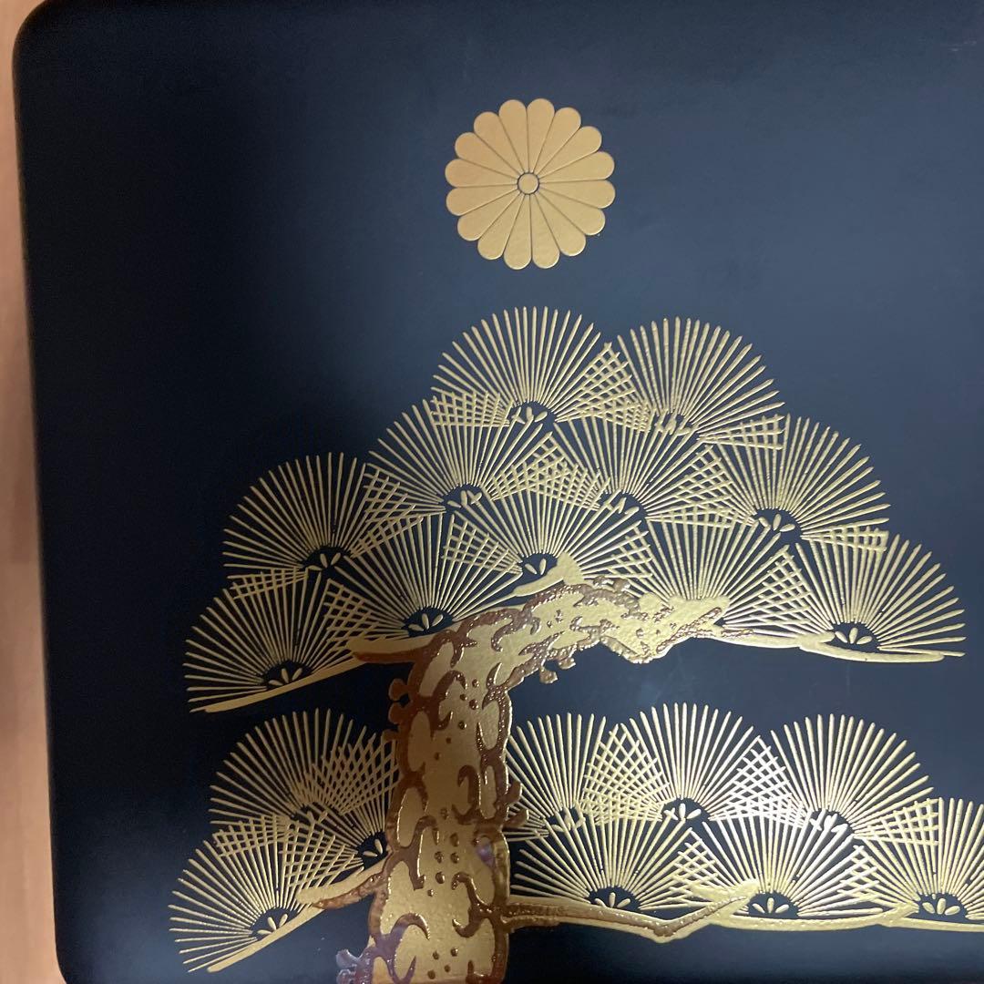 マット加工　漆器重箱 二段 黒金 松の木模様　梅