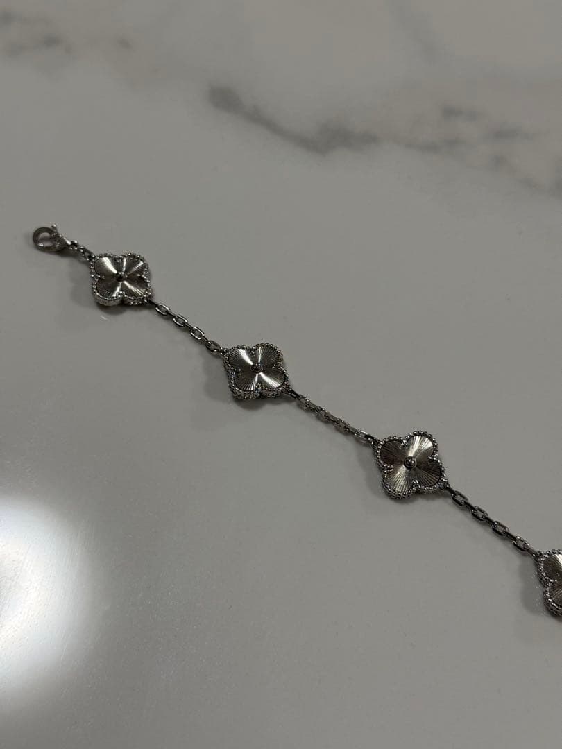 Van Cleef & Arpels ノベルティ ギヨシェ ブレスレット