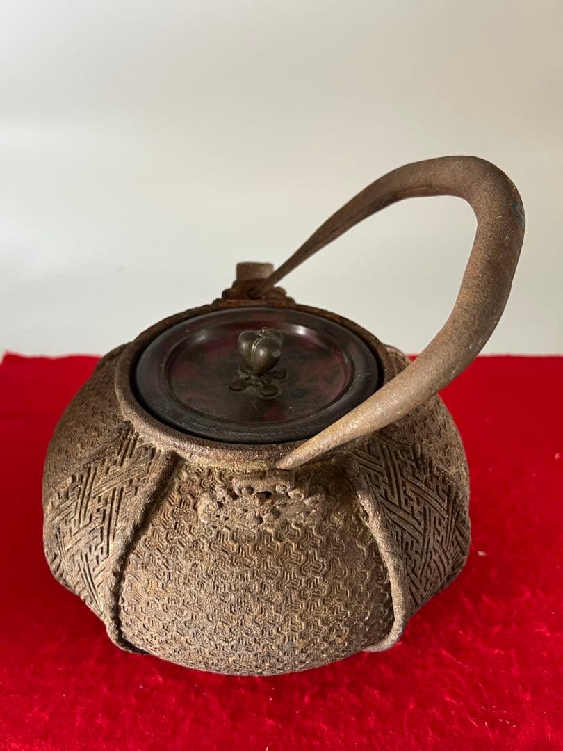 鉄瓶　在銘 工芸金属　重厚感があり