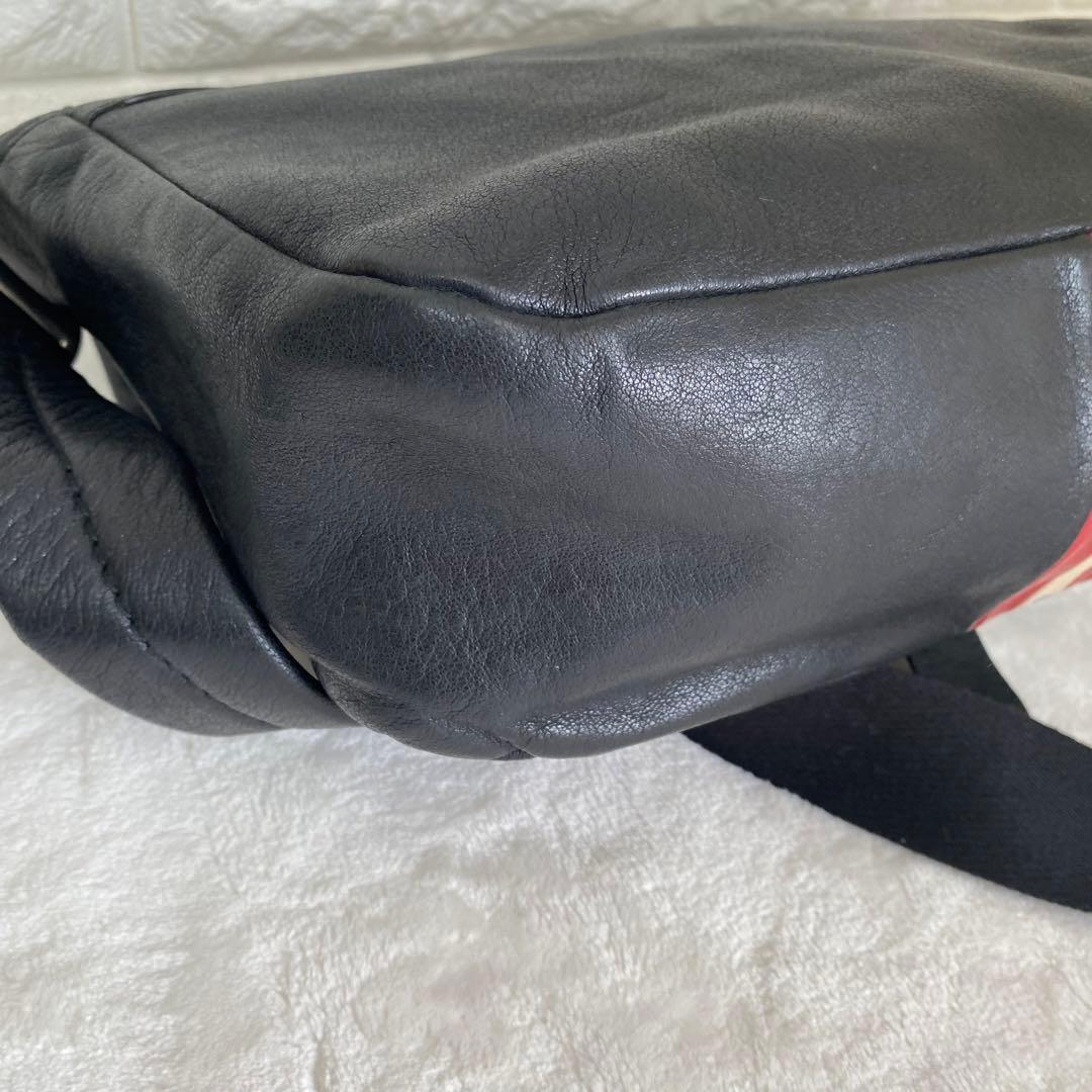 バリー　BALLY ショルダーバッグ　メッセンジャーバッグ　本皮　ブラック