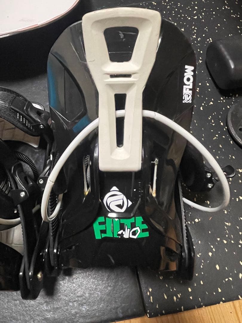FLOWスノーボードビンディング 黒 Lサイズ リアエントリー