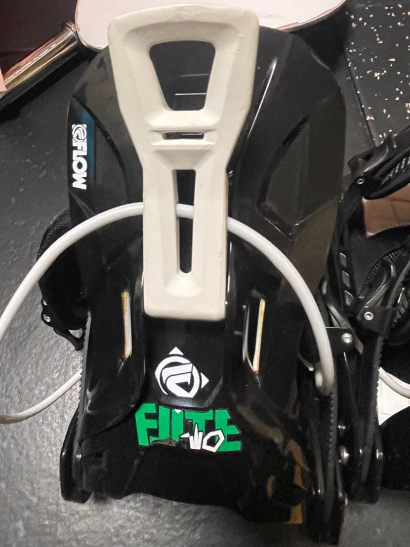 FLOWスノーボードビンディング 黒 Lサイズ リアエントリー