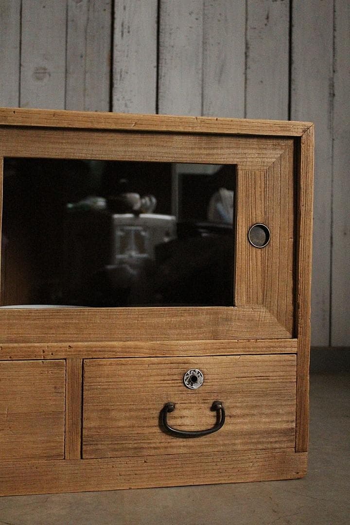 味のある古いガラス戸棚×木製小引き出し3杯　食器棚　収納　古家具　古民家