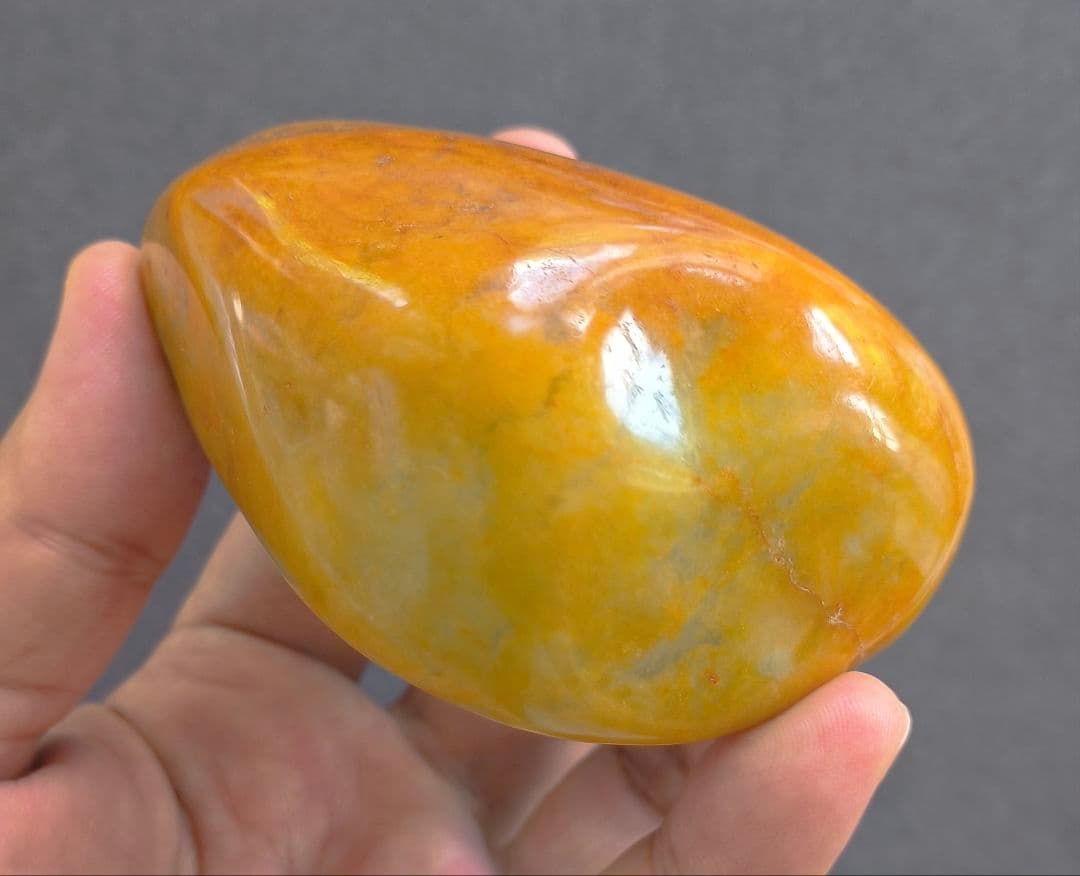 ミャンマー産本翡翠（ジェダイト）の原石（369ｇ）