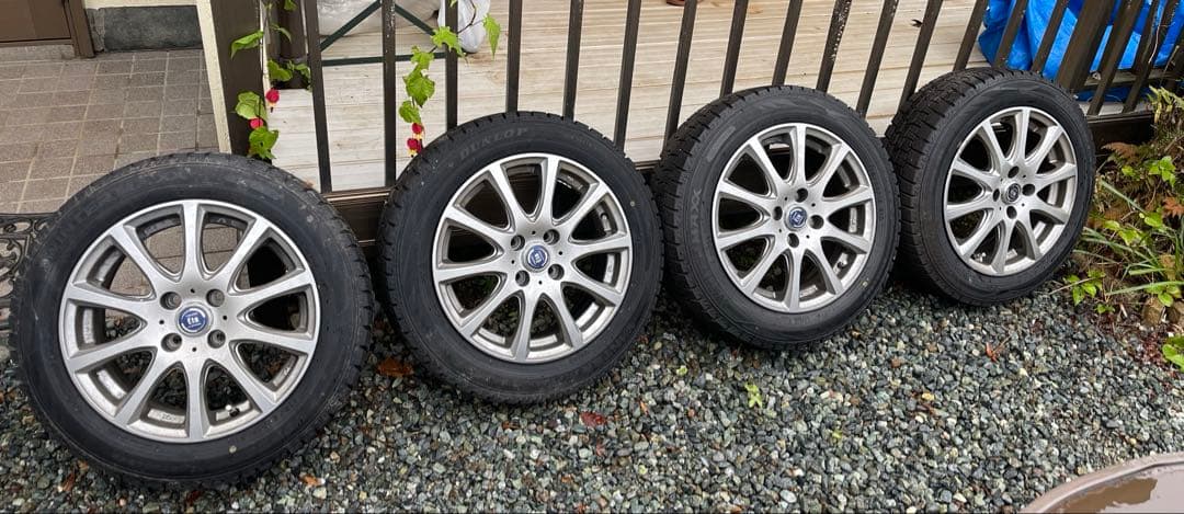 バリ山　DUNLOP スタッドレスタイヤ 175/60R15 手渡しのみ