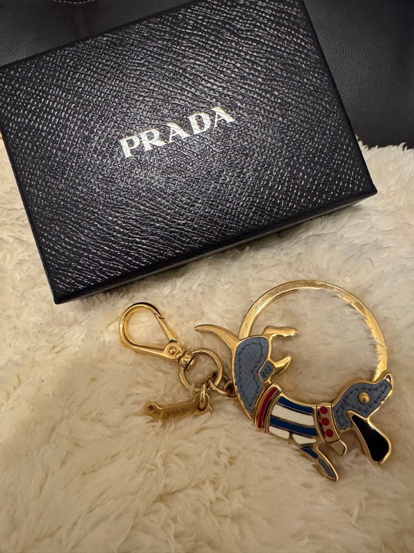 PRADA 犬モチーフ キーホルダー　ダックスフンド　パリ直営店