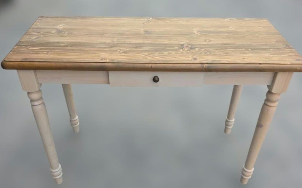 リビンズ ナチュラルウッドの木製テーブル 引き出し付き