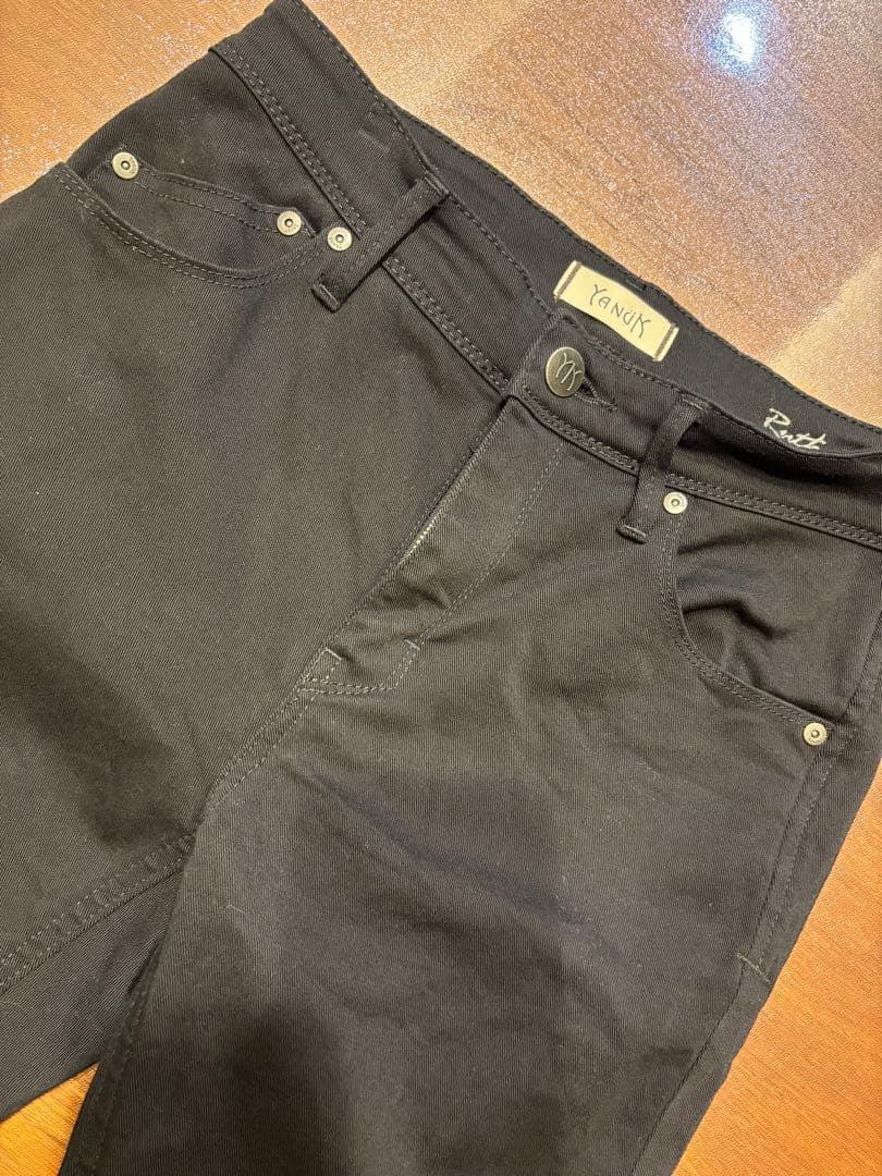 【新品・未使用】YANUK　RUTH(ルース)　スリムテーパード　ヤヌーク　黒