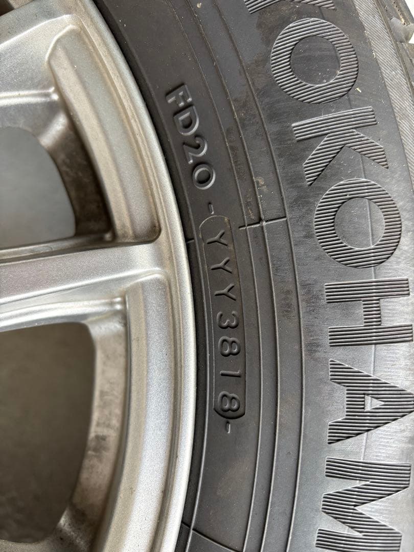 YOKOHAMA スタッドレスタイヤ(205/60R16)