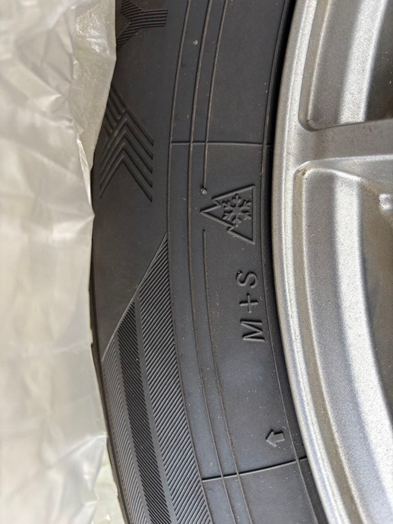 YOKOHAMA スタッドレスタイヤ(205/60R16)
