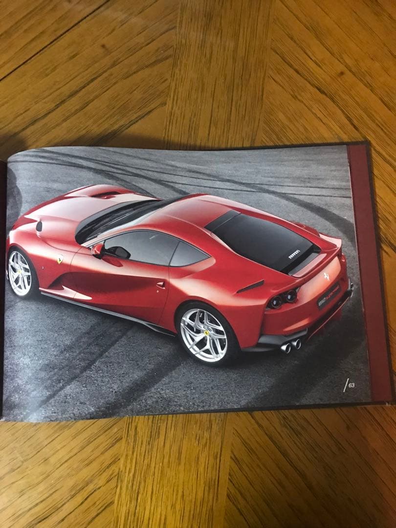 フェラーリ　812 Superfast カタログ